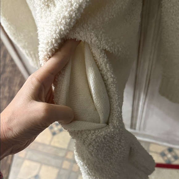 UGG Women's Cozy Cream Phoebe Cardigan POCKETS - Picture 14 of 15